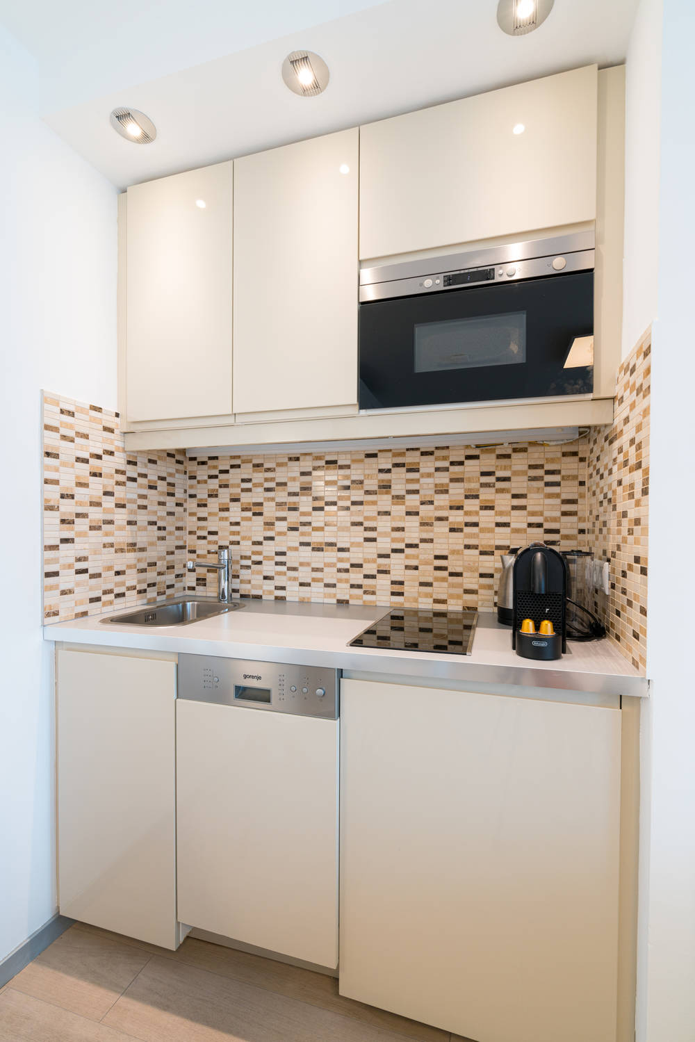 Thumb - Micro apartment with air conditioning in convenient location near City Airport Train num - 18