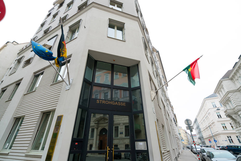 Thumb - Lucid business apartment Vienna in the third district with modern furniture - live near the Belvedere palace num - 36