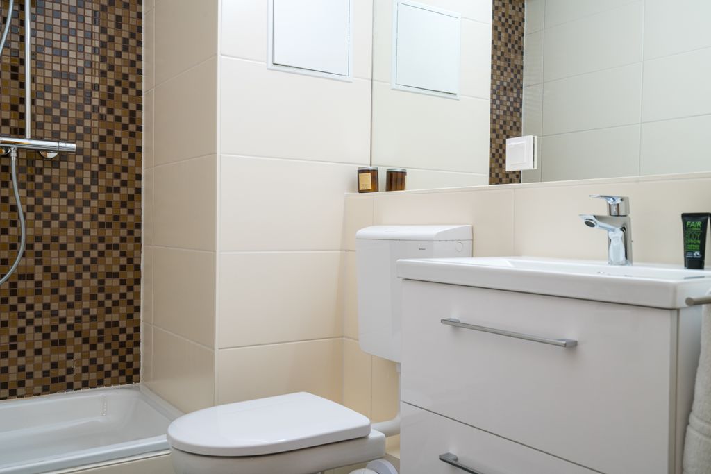 Thumb - Stylish Furnished Studio in Vienna's 3rd District – 7th Floor with Rain Shower & AC num - 22