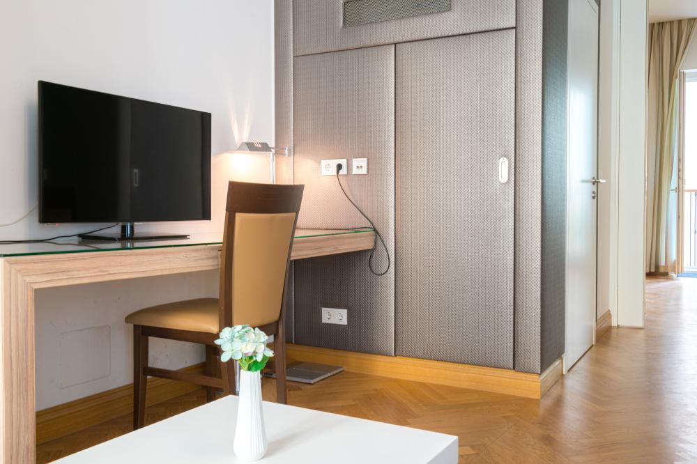 Thumb - Noble apartment with charme right at the U2 station Rathaus num - 17