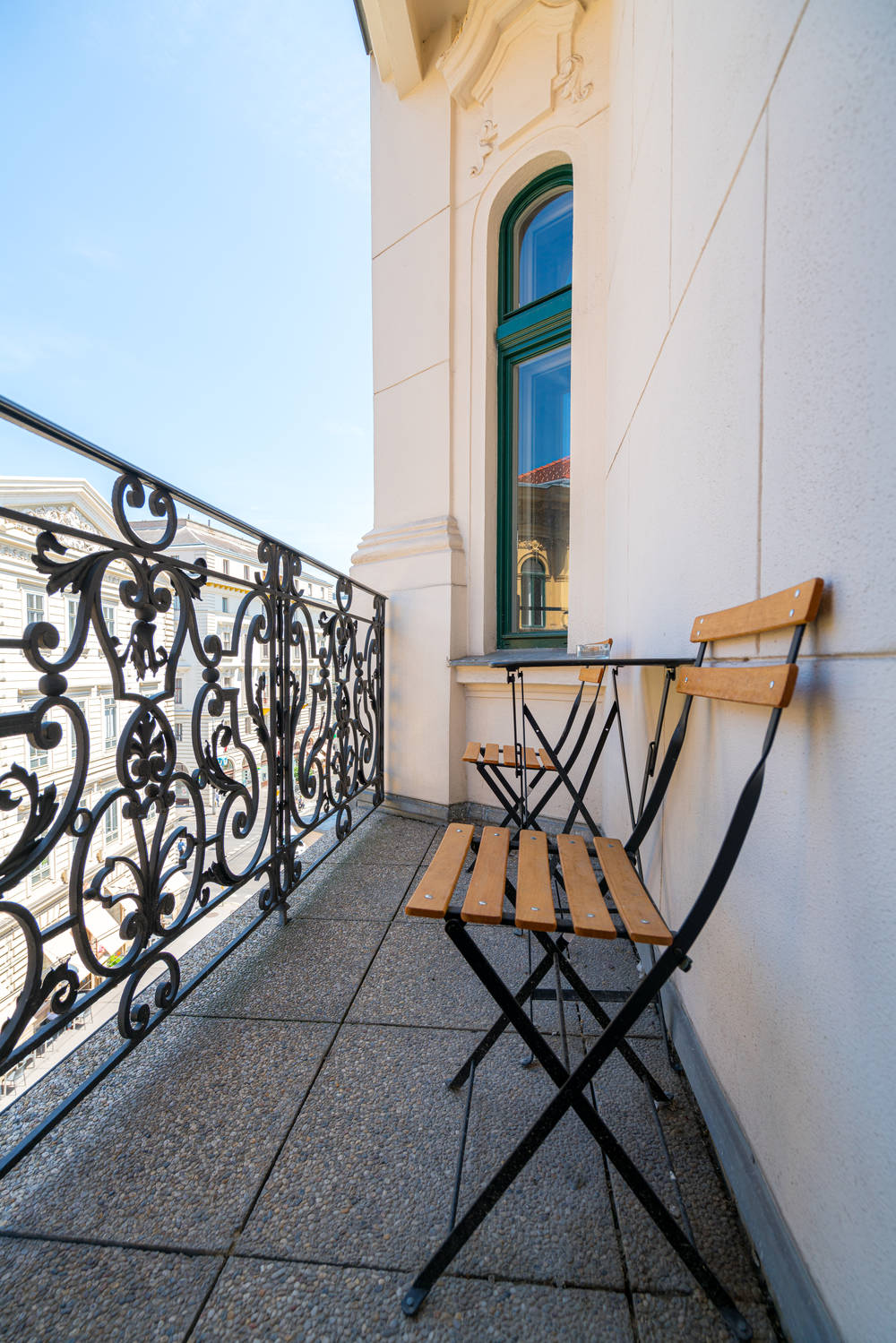 Thumb - Elegantly furnished accommodation with balcony and air conditioning num - 10