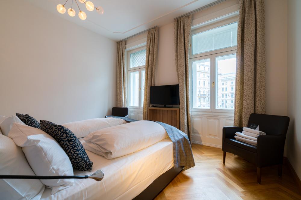 Thumb - Beaming maisonette with aircon close to town hall num - 17