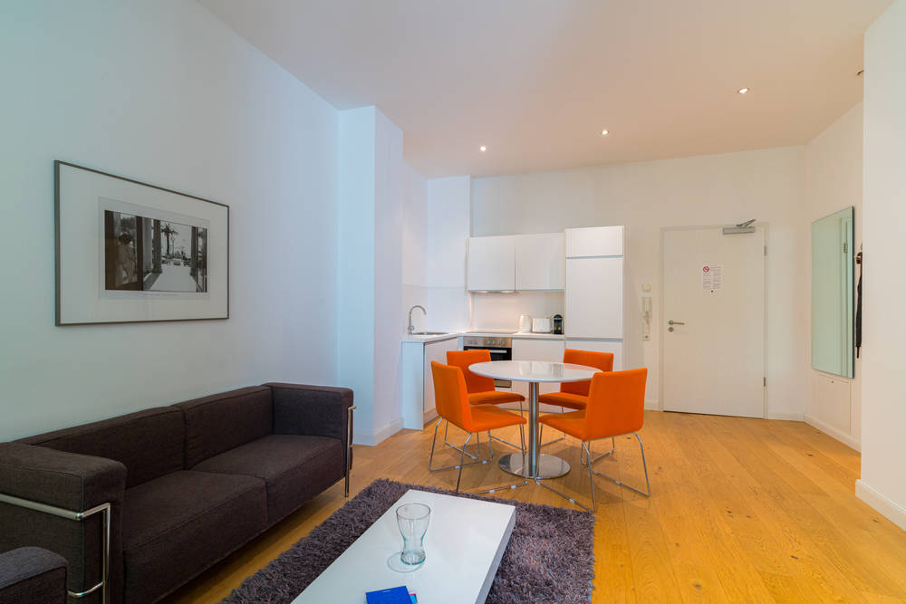Thumb - Spacious and modernly furnished 1-bedroom flat for your temporary stay in Frankfurt close to the Old Opera num - 2
