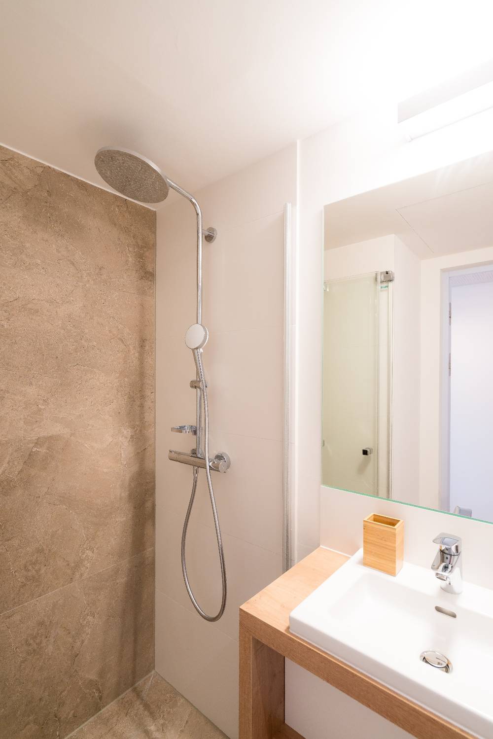 Thumb - Fashionable Biz Apartment with air conditioning, walk-in closet and private terrace num - 36