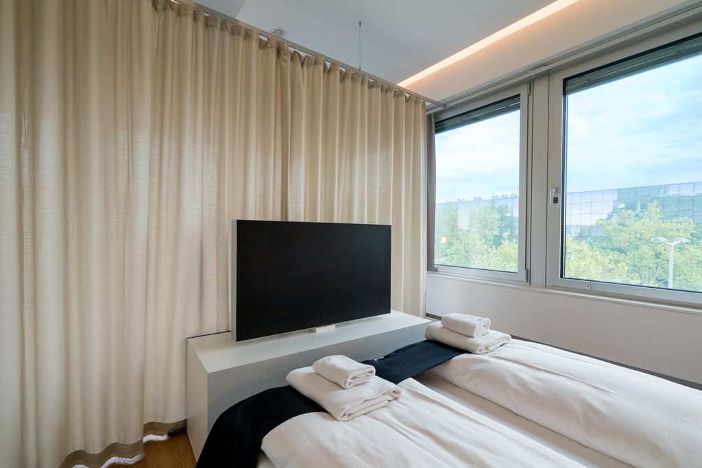 Thumb - Living with a View: Charming Accommodation on the 10th Floor of Philips Haus Vienna num - 76