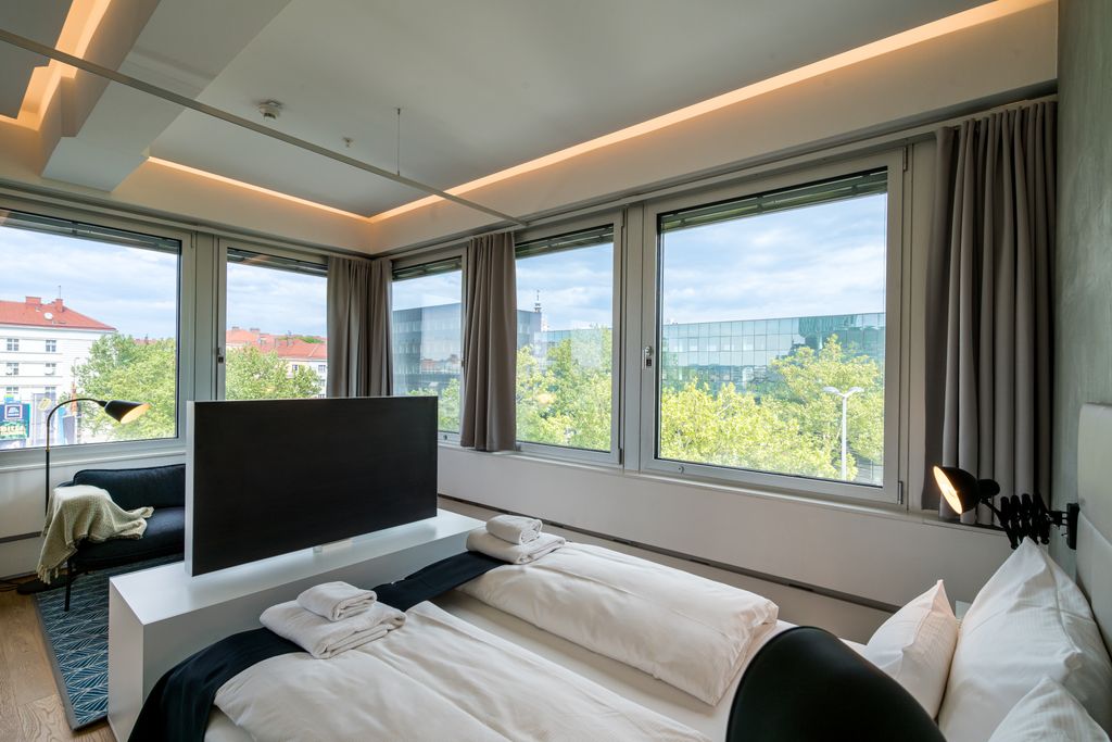 Thumb - Living with a View: Charming Accommodation on the 10th Floor of Philips Haus Vienna num - 38