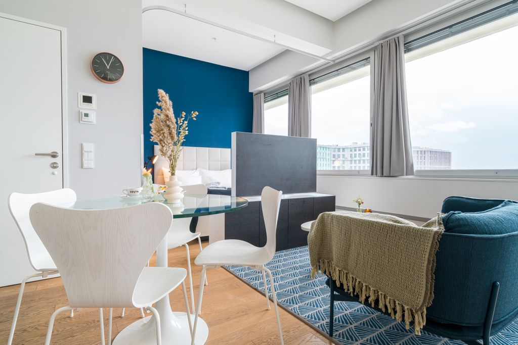 Thumb - Small but impressive - your central city spot with space for four people and ideal transport options num - 4