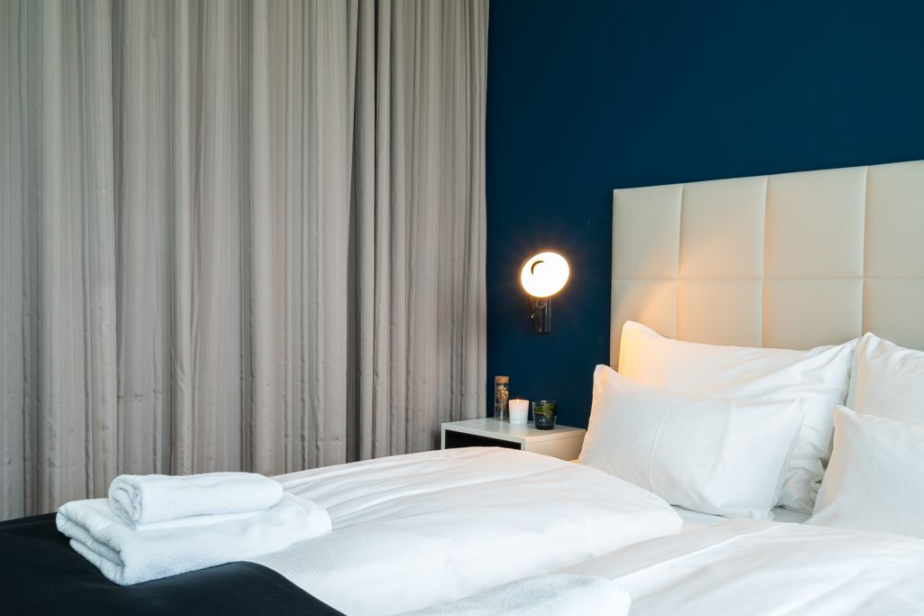 Thumb - Small but impressive - your central city spot with space for four people and ideal transport options num - 16