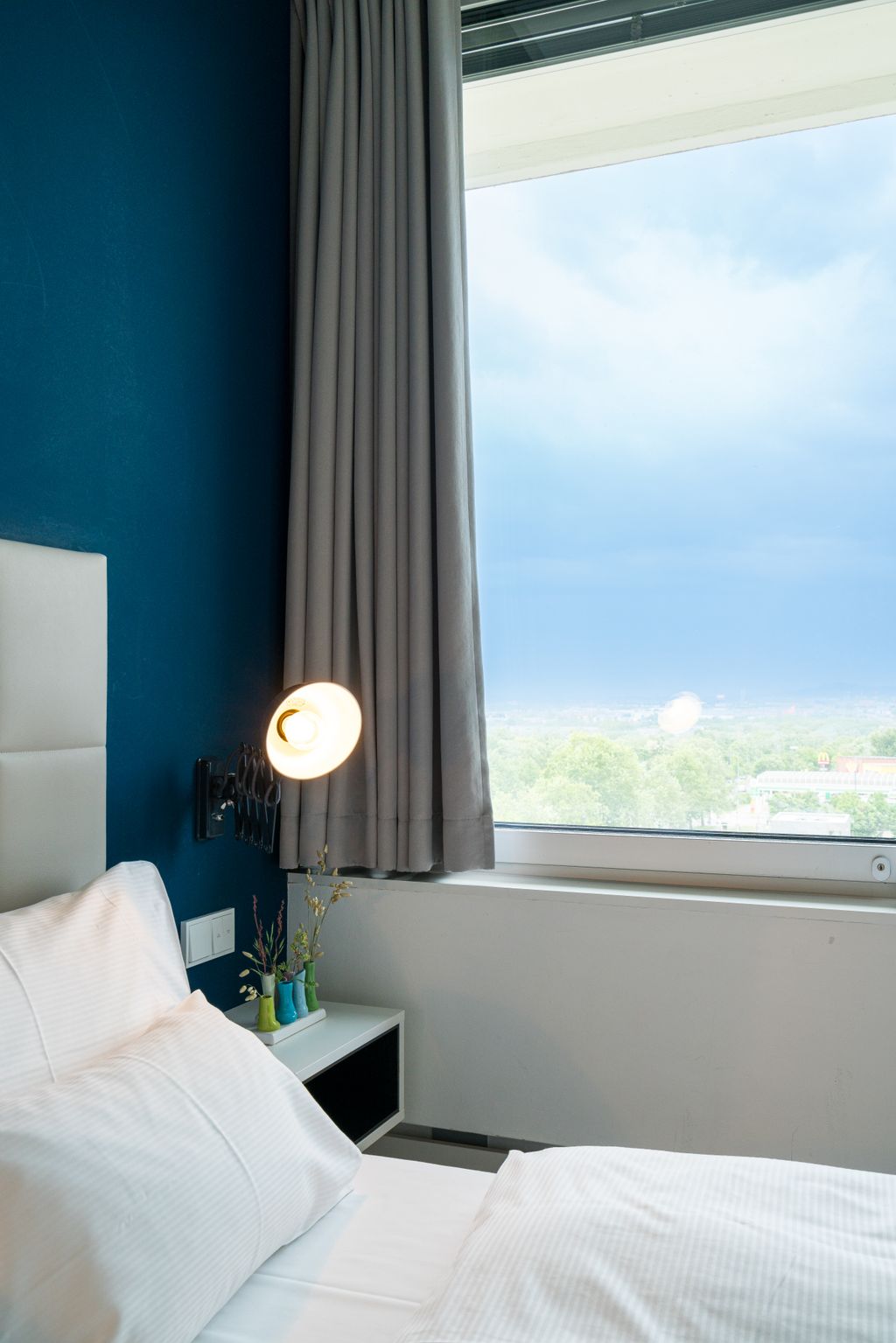 Thumb - Small but impressive - your central city spot with space for four people and ideal transport options num - 17