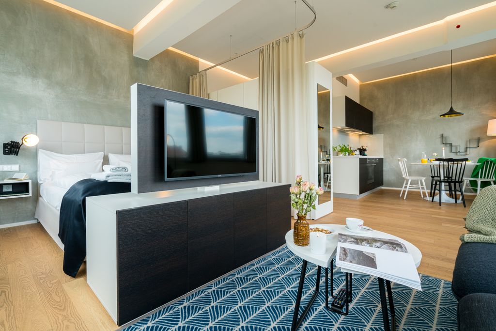 Thumb - Living with a View: Charming Accommodation on the 10th Floor of Philips Haus Vienna num - 1