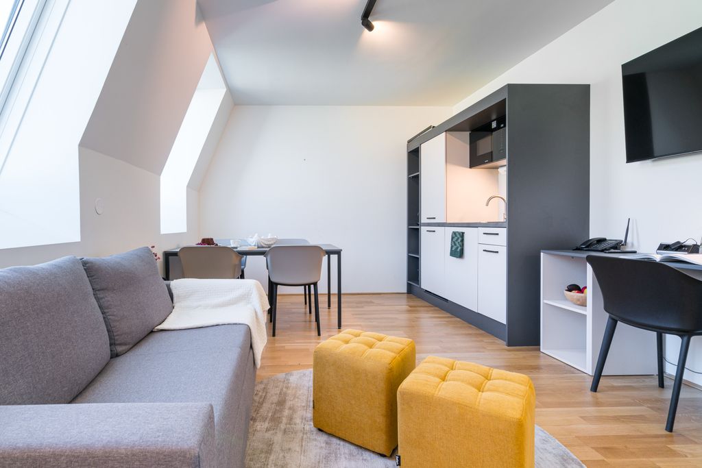 Thumb - Versatile Viennese Altbau Apartment nearby the Vienna Exhibition Center with Space for Four