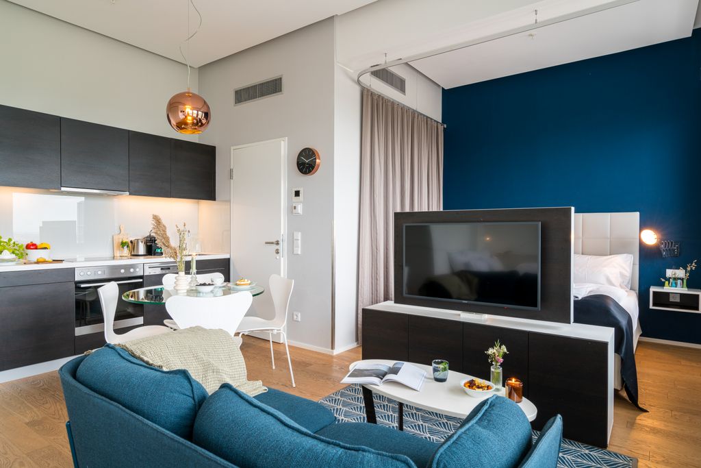 Thumb - Small but impressive - your central city spot with space for four people and ideal transport options